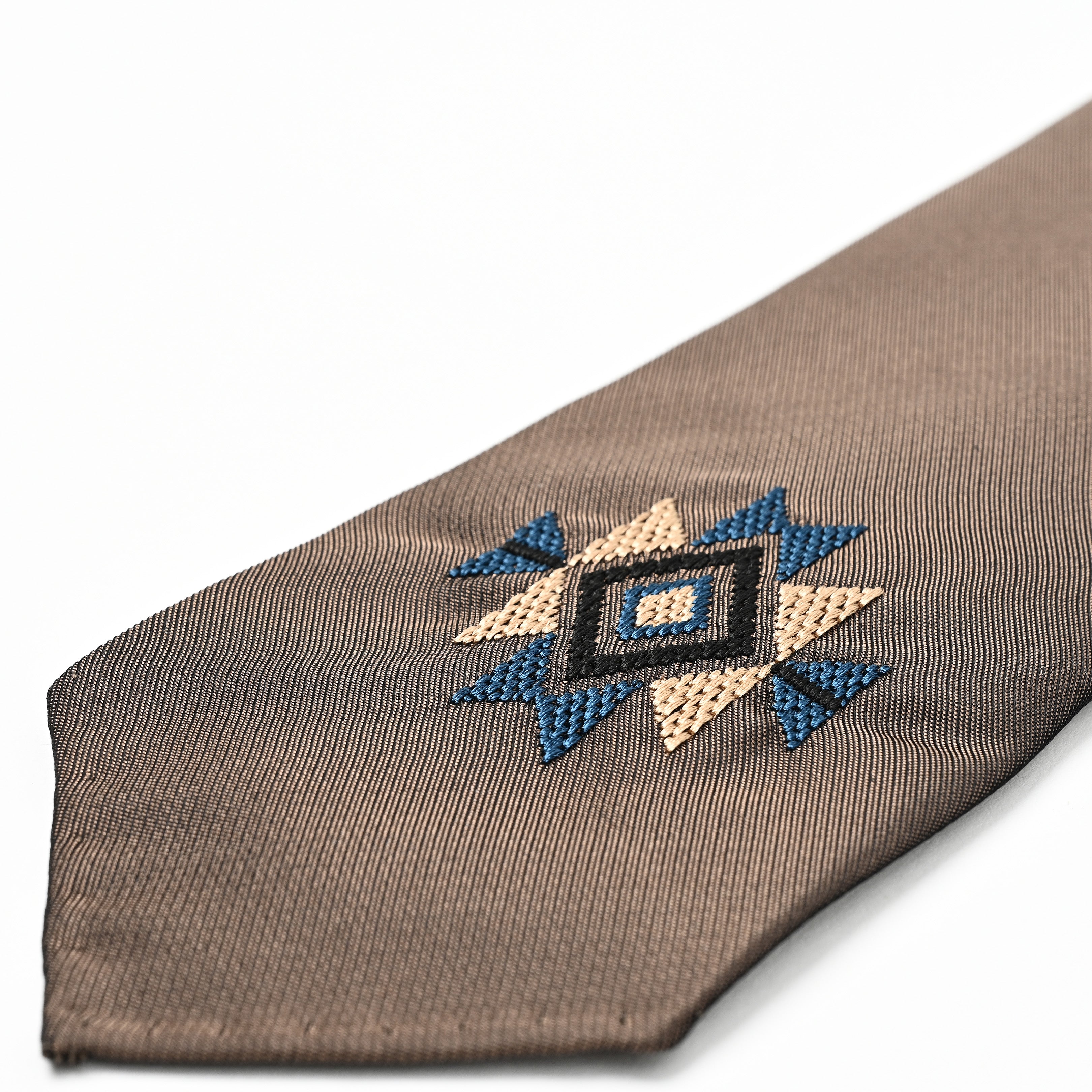 日本製 刺繍 シルク ネクタイ アメリカンネイティブ1 ブラウン