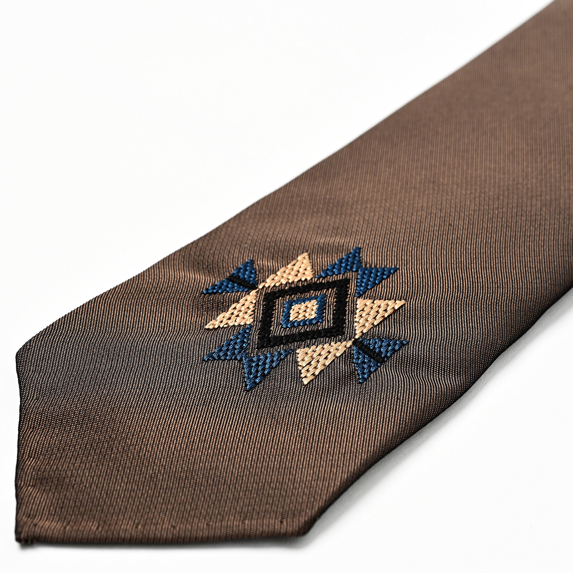 日本製 刺繍 シルク ネクタイ アメリカンネイティブ1 ブラウン