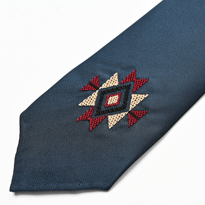 日本製　刺繍　シルク　ネクタイ　アメリカンネイティブ1　ネイビー