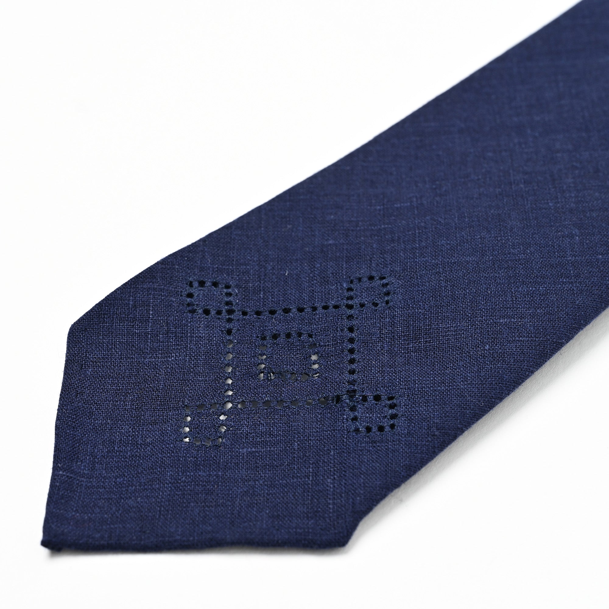 日本製　刺繍　リネン　ネクタイ　アメリカンネイティブ4　ネイビー