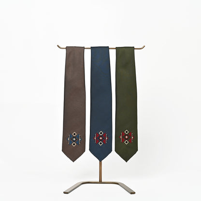 日本製　刺繍　シルク　ネクタイ　アメリカンネイティブ1　ブラウン