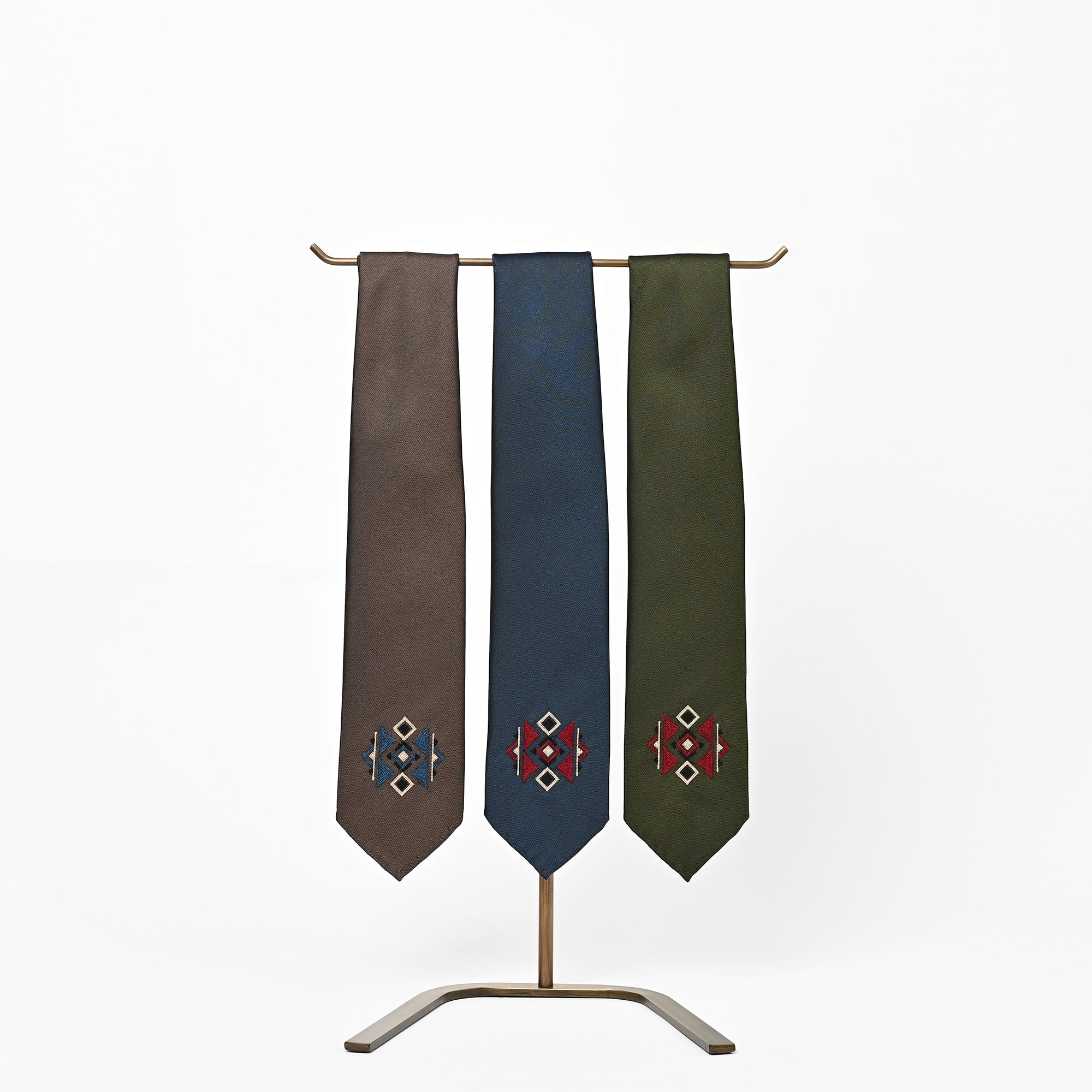 日本製　刺繡　シルク　ネクタイ　アメリカンネイティブ1　グリーン