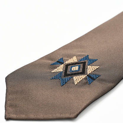 日本製　刺繍　シルク　ネクタイ　アメリカンネイティブ1　ブラウン