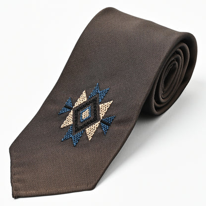 日本製　刺繍　シルク　ネクタイ　アメリカンネイティブ1　ブラウン
