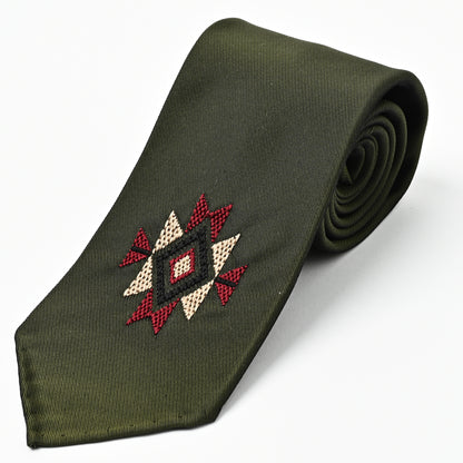 日本製　刺繡　シルク　ネクタイ　アメリカンネイティブ1　グリーン