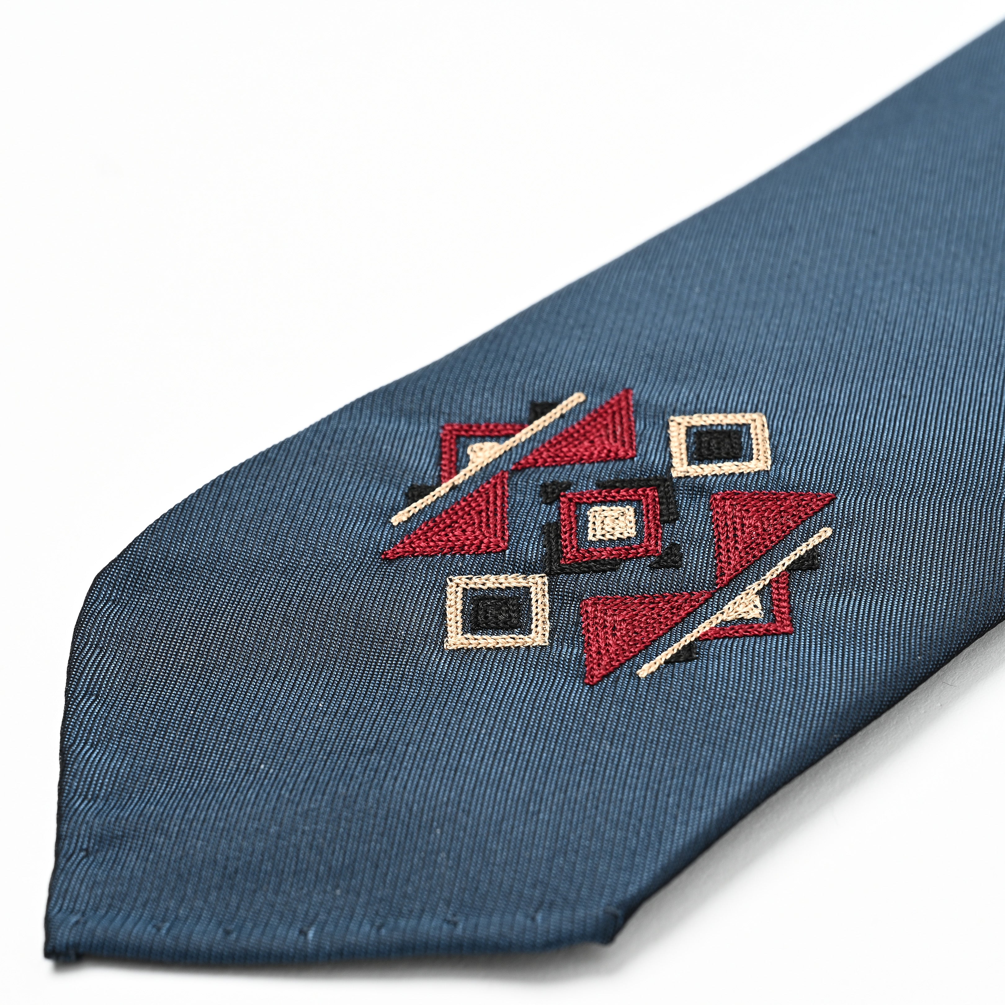 日本製　刺繍　シルク　ネクタイ　アメリカンネイティブ2　ネイビー