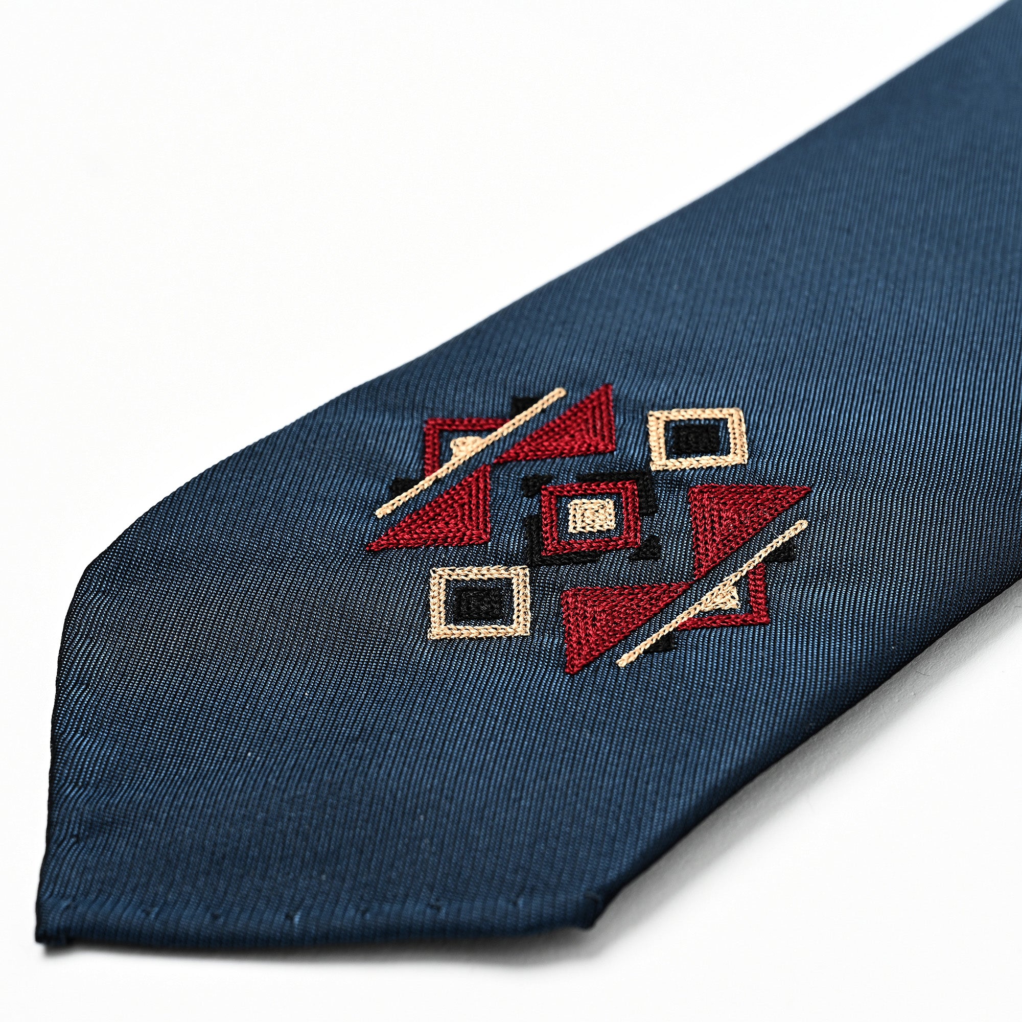 日本製　刺繍　シルク　ネクタイ　アメリカンネイティブ2　ネイビー