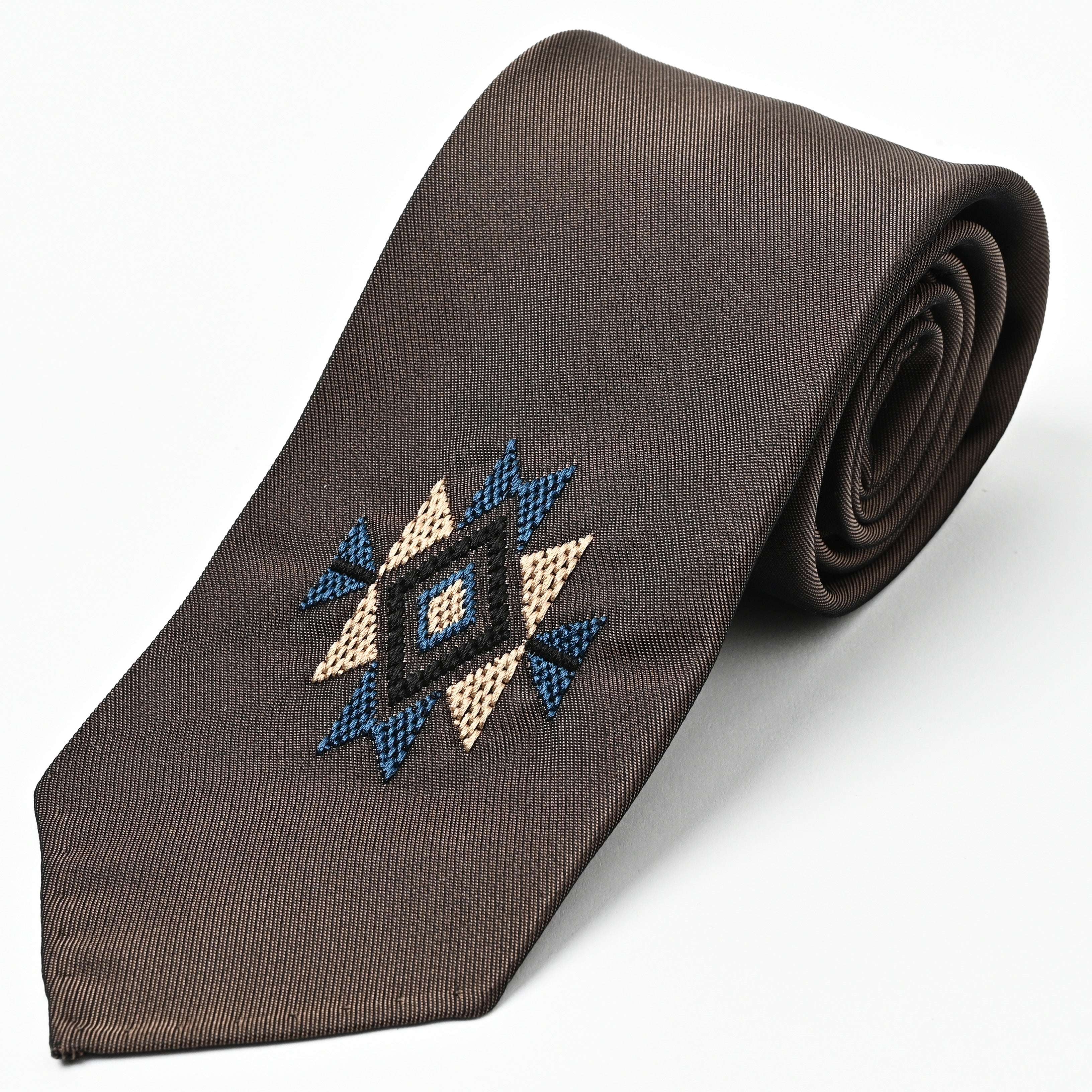 日本製　刺繍　シルク　ネクタイ　アメリカンネイティブ1　ブラウン